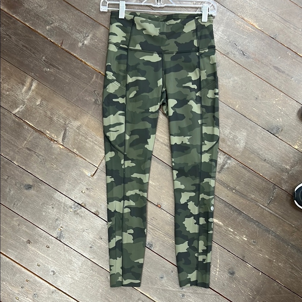 Lululemon Green Camouflage Fast and Free Leggings 25”. Size 6. NWT